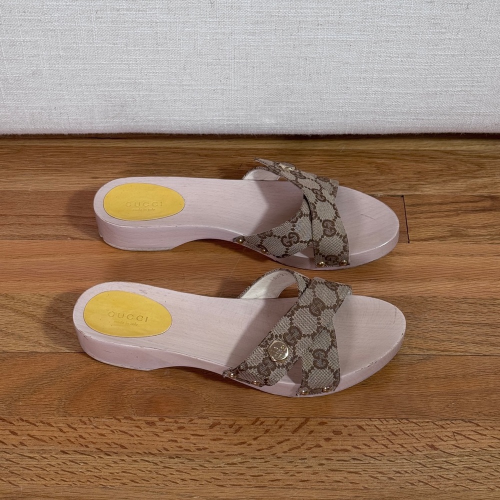 Gucci Brown/Beige GG Canvas Cross Strap
Clog Slides Size 7‎